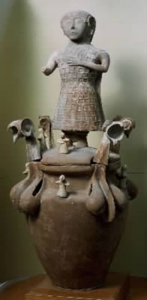 Canopo etrusco da Chiusi (Chiusi, Museo Nazionale Etrusco).De Agostini Picture Library/G. Nimatallah Canopo etrusco da Chiusi (Chiusi, Museo Nazionale Etrusco).De Agostini Picture Library/G. Nimatallah