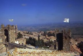 Montalcino. Veduta dell'abitato.De Agostini Picture Library / R. Crocellà Montalcino. Veduta dell'abitato.De Agostini Picture Library / R. CrocellÃ