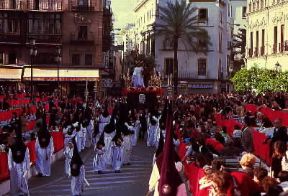 Processione della Settimana Santa a Siviglia.De Agostini Picture Library/G. Sioën Processione della Settimana Santa a Siviglia.De Agostini Picture Library/G. Sioën