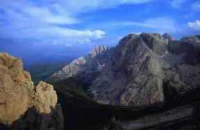 Sciliar. Veduta dei Denti di Terrarossa, nel gruppo montuoso dolomitico.De Agostini Picture Library / G. Roli Sciliar. Veduta dei Denti di Terrarossa, nel gruppo montuoso dolomitico.De Agostini Picture Library / G. Roli