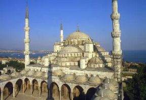Islam . La moschea di Ahmed I a Istanbul (sec. XVII).De Agostini Picture Library/A. Vergani Islam . La moschea di Ahmed I a Istanbul (sec. XVII).De Agostini Picture Library/A. Vergani