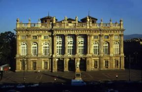 Palazzo Madama a Torino. La facciata progettata da F. Juvara.De Agostini Picture Library/A. De Gregorio Palazzo Madama a Torino. La facciata progettata da F. Juvara.De Agostini Picture Library/A. De Gregorio