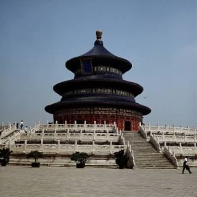 Repubblica Popolare della Cina. Il Tempio del Cielo edificato in epoca Ming all'interno della Città Proibita a Pechino.De Agostini Picture Library/A. Tessore Repubblica Popolare della Cina. Il Tempio del Cielo edificato in epoca Ming all'interno della Città Proibita a Pechino.De Agostini Picture Library/A. Tessore