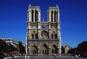 Francia. La facciata della cattedrale di Notre-Dame, una delle maggiori realizzazioni del gotico francese.De Agostini Picture Library/C. Sappa Francia. La facciata della cattedrale di Notre-Dame, una delle maggiori realizzazioni del gotico francese.De Agostini Picture Library/C. Sappa