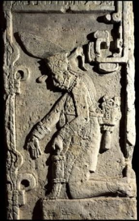 Maya. Una stele proveniente da Piedras Negras, una scultura classica della civiltà maya.De Agostini Picture Library/G. Dagli Orti Maya. Una stele proveniente da Piedras Negras, una scultura classica della civiltà maya.De Agostini Picture Library/G. Dagli Orti