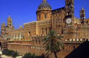 Palermo . Una veduta della cattedrale, il cui impianto originale risale al sec. XII.De Agostini Picture Library/G. Berengo Gardin Palermo . Una veduta della cattedrale, il cui impianto originale risale al sec. XII.De Agostini Picture Library/G. Berengo Gardin