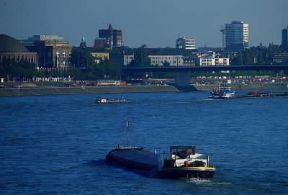 DÃ¼sseldorf . Veduta della cittÃ  tedesca con il Reno.De Agostini Picture Library/A. Vergani