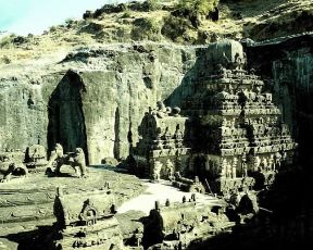 Induismo . Il tempio di Kailasa a Ellora.De Agostini Picture Library/G. Nimatallah Induismo . Il tempio di Kailasa a Ellora.De Agostini Picture Library/G. Nimatallah