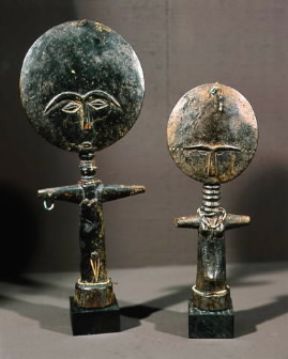 Ashanti. Akua'ba , raffigurazioni in legno della fecondità (Parigi, Musée National des Arts Africains et Océaniens).De Agostini Picture Library/G. Dagli Orti Ashanti. Akua'ba , raffigurazioni in legno della fecondità (Parigi, Musée National des Arts Africains et Océaniens).De Agostini Picture Library/G. Dagli Orti