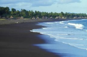 Indonesia . Un tipico villaggio di pescatori sulle rive dell'isola di Bali.De Agostini Picture Library/M. Bertinetti Indonesia . Un tipico villaggio di pescatori sulle rive dell'isola di Bali.De Agostini Picture Library/M. Bertinetti