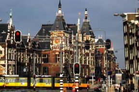 Petrus Josephus Hubertus Cuypers. La stazione centrale di Amsterdam (1881-89).De Agostini Picture Library / G. Sioën Petrus Josephus Hubertus Cuypers. La stazione centrale di Amsterdam (1881-89).De Agostini Picture Library / G. Sioën
