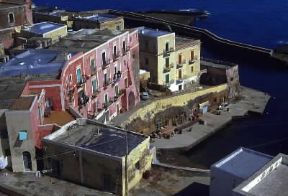 Ventotene. Veduta dell'isola.De Agostini Picture Library/M. Leigheb Ventotene. Veduta dell'isola.De Agostini Picture Library/M. Leigheb