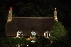 Cottage. Cottage della campagna inglese.De Agostini Picture Library / G. Wright Cottage. Cottage della campagna inglese.De Agostini Picture Library / G. Wright