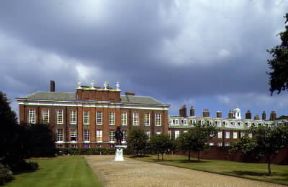Kensington. La facciata di Kensington Palace.De Agostini Picture Library/G. Nimatallah Kensington. La facciata di Kensington Palace.De Agostini Picture Library/G. Nimatallah