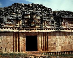 Maya. Un palazzo in stile puuc a Labnà , nello Yucatán.De Agostini Picture Library/G. Dagli Orti Maya. Un palazzo in stile puuc a Labnà , nello Yucatán.De Agostini Picture Library/G. Dagli Orti
