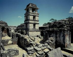 Maya. Scorcio del complesso del Palazzo dell'antica città di Palenque, nel Chiapas.De Agostini Picture Library/G. Dagli Orti Maya. Scorcio del complesso del Palazzo dell'antica città di Palenque, nel Chiapas.De Agostini Picture Library/G. Dagli Orti