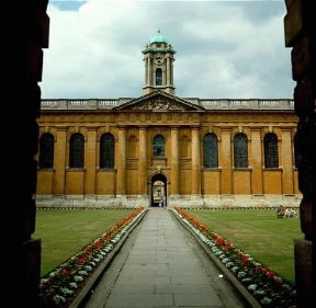 Oxford . La facciata del Queen's College.De Agostini Picture Library/J. Ciganovic Oxford . La facciata del Queen's College.De Agostini Picture Library/J. Ciganovic
