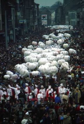 Belgio. Un momento del carnevale vallone di Binche.De Agostini Picture Library/C. Sappa Belgio. Un momento del carnevale vallone di Binche.De Agostini Picture Library/C. Sappa