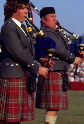 Kilt indossato da suonatori di cornamusa scozzesi.De Agostini Picture Library/G. P. Cavallero Kilt indossato da suonatori di cornamusa scozzesi.De Agostini Picture Library/G. P. Cavallero