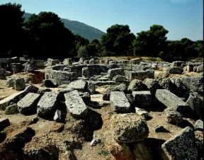 Policleto il Giovane. I resti della tholos di Epidauro.De Agostini Picture Library/G. Dagli Orti Policleto il Giovane. I resti della tholos di Epidauro.De Agostini Picture Library/G. Dagli Orti