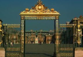 Versailles. L'ingresso al cortile del Palazzo Reale.De Agostini Picture Library/G. Sioën Versailles. L'ingresso al cortile del Palazzo Reale.De Agostini Picture Library/G. Sioën