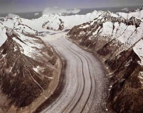 Ghiacciaio di Aletsch. Una veduta del ghiacciaio svizzero.De Agostini Picture Library/Pubbliaerfoto Ghiacciaio di Aletsch. Una veduta del ghiacciaio svizzero.De Agostini Picture Library/Pubbliaerfoto