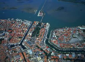 Grado. Veduta della città .De Agostini Picture Library / Pubbliaerfoto Grado. Veduta della città .De Agostini Picture Library / Pubbliaerfoto