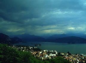 Lago Maggiore. Veduta di Stresa, meta turistica molto frequentata.De Agostini Picture Library/A. Vergani Lago Maggiore. Veduta di Stresa, meta turistica molto frequentata.De Agostini Picture Library/A. Vergani
