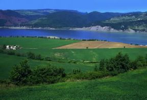 Umbria. Veduta del lago di Corbara nella conca di Terni.De Agostini Picture Library/M. Leigheb Umbria. Veduta del lago di Corbara nella conca di Terni.De Agostini Picture Library/M. Leigheb