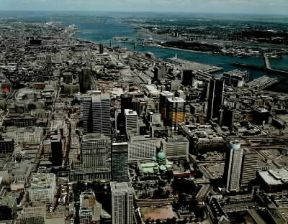 Canada. Veduta aerea del centro di MontrÃ©al con il fiume San Lorenzo.De Agostini Picture Library/Pubbliaerfoto