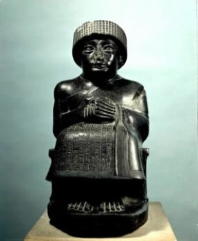 Gudea. Statua in diorite del sovrano sumero di Lagaš (III millennio a. C.; Parigi, Louvre).De Agostini Picture Library / G. Dagli Orti Gudea. Statua in diorite del sovrano sumero di Lagaš (III millennio a. C.; Parigi, Louvre).De Agostini Picture Library / G. Dagli Orti