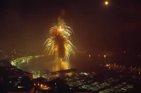 Italia . Fuochi d'artificio per la festa di Piedigrotta a Napoli.De Agostini Picture Library/A. Vergani Italia . Fuochi d'artificio per la festa di Piedigrotta a Napoli.De Agostini Picture Library/A. Vergani