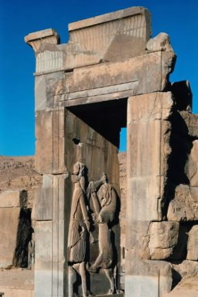 Achemenidi. Bassorilievo raffigurante Serse nella sala delle Cento Colonne a Persepoli.De Agostini Picture Library/N. Cirani Achemenidi. Bassorilievo raffigurante Serse nella sala delle Cento Colonne a Persepoli.De Agostini Picture Library/N. Cirani