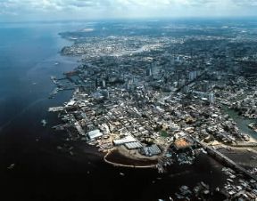 Amazzonia. Veduta di Manaus sulle rive del RÃ­o Negro.De Agostini Picture Library/Pubbliaerfoto