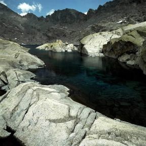 Gran Paradiso. Lago gelato nella valle dell'Orco.De Agostini Picture Library / P. Jaccod Gran Paradiso. Lago gelato nella valle dell'Orco.De Agostini Picture Library / P. Jaccod