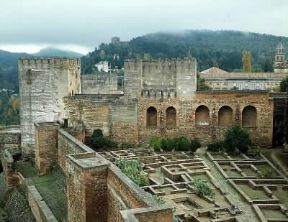 Islam . L'Alhambra di Granada in cui è visibile il cortile con l'impianto per le abluzioni rituali.De Agostini Picture Library/G. Dagli Orti Islam . L'Alhambra di Granada in cui è visibile il cortile con l'impianto per le abluzioni rituali.De Agostini Picture Library/G. Dagli Orti