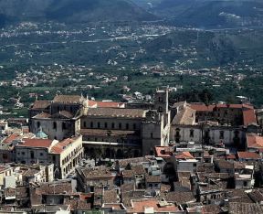 Monreale. Veduta della città e del complesso monumentale della cattedrale normanna.De Agostini Picture Library / A. Dagli Orti Monreale. Veduta della città e del complesso monumentale della cattedrale normanna.De Agostini Picture Library / A. Dagli Orti