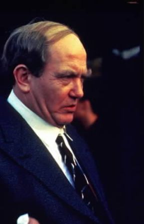 Albert Finney in una scena di Il servo di scena (1983) di P. Yates.De Agostini Picture Library