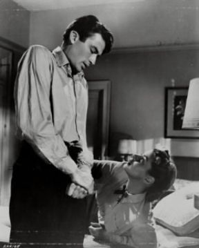 Alfred Hitchcock. Gregory Peck e Ingrid Bergman in Io ti salverò (1945).Kobal Collection Alfred Hitchcock. Gregory Peck e Ingrid Bergman in Io ti salverò (1945).Kobal Collection