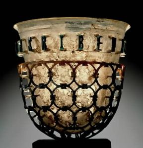 Diatreto romano noto come diatreto Trivulzio (sec. IV; Milano, Museo Archeologico).De Agostini Picture Library/M. Carrieri Diatreto romano noto come diatreto Trivulzio (sec. IV; Milano, Museo Archeologico).De Agostini Picture Library/M. Carrieri