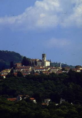 Garfagnana. Veduta del centro storico di Barga.De Agostini Picture Library/A. Vergani Garfagnana. Veduta del centro storico di Barga.De Agostini Picture Library/A. Vergani