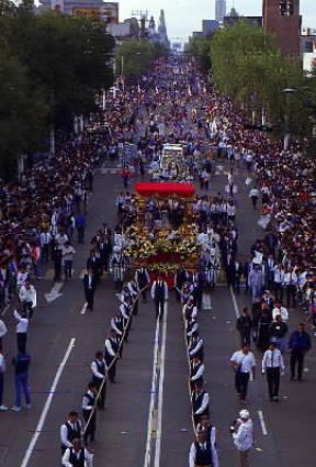 Messico. La sfilata che si tiene a Guadalajara, seconda città del Paese, il 12 ottobre in occasione della festa di Nuestra Señora de Zapopan.De Agostini Picture Library/S. Gutierrez Messico. La sfilata che si tiene a Guadalajara, seconda città del Paese, il 12 ottobre in occasione della festa di Nuestra Señora de Zapopan.De Agostini Picture Library/S. Gutierrez