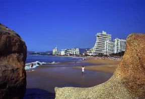 Messico. Scorcio della spiaggia di Acapulco, importante centro turistico del Paese.De Agostini Picture Library/S. Gutierrez Messico. Scorcio della spiaggia di Acapulco, importante centro turistico del Paese.De Agostini Picture Library/S. Gutierrez