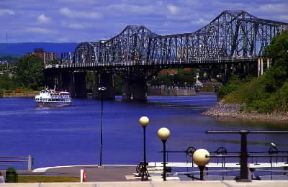 Ottawa . Il ponte Alexandra.De Agostini Picture Library/D. Staquet Ottawa . Il ponte Alexandra.De Agostini Picture Library/D. Staquet