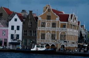 Antille Olandesi. Veduta di Willemstad sull'isola di CuraÃ§ao.De Agostini Picture Library/G. SioÃ«n