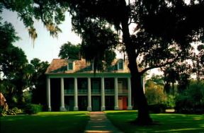 Architettura coloniale. La facciata di una residenza di piantagione in Louisiana.De Agostini Picture Library / G. Wright Architettura coloniale. La facciata di una residenza di piantagione in Louisiana.De Agostini Picture Library / G. Wright