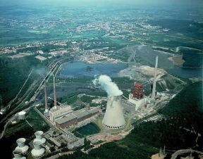Industria . Gli impianti di una centrale elettrica presso Saarbrucken, in Germania.De Agostini Picture Library/Pubbli Aer Foto Industria . Gli impianti di una centrale elettrica presso Saarbrucken, in Germania.De Agostini Picture Library/Pubbli Aer Foto
