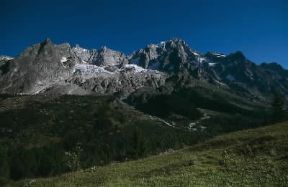 Valle d'Aosta. Scorcio della valle Ferret attraversata da un ramo della Dora Baltea.De Agostini Picture Library/S. Vannini Valle d'Aosta. Scorcio della valle Ferret attraversata da un ramo della Dora Baltea.De Agostini Picture Library/S. Vannini