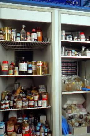 Farmaco. Prodotti farmaceutici conservati in frigoriero a temperature differenziate.De Agostini Picture Library/G. Cigolini Farmaco. Prodotti farmaceutici conservati in frigoriero a temperature differenziate.De Agostini Picture Library/G. Cigolini