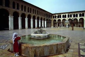 Omayyadi . Veduta della moschea degli Omayyadi a Damasco (705-715).De Agostini Picture Library/C. Sappa Omayyadi . Veduta della moschea degli Omayyadi a Damasco (705-715).De Agostini Picture Library/C. Sappa